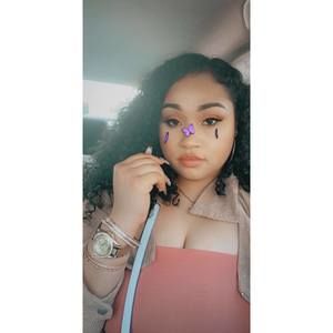 Meet your Posher, Selena